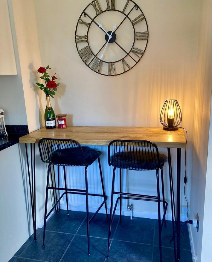 WELLS - Breakfast Bar with Hairpin Legs